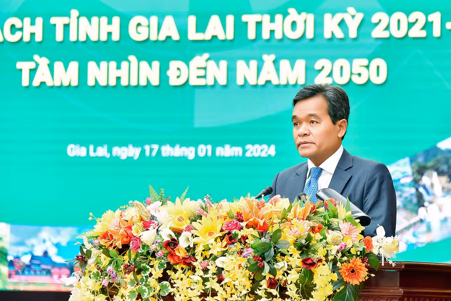 Bí thư Tỉnh ủy Hồ Văn Niên phát biểu tiếp thu ý kiến chỉ đạo của đồng chí Phó Thủ tướng Chính phủ. Ảnh: Đức Thụy