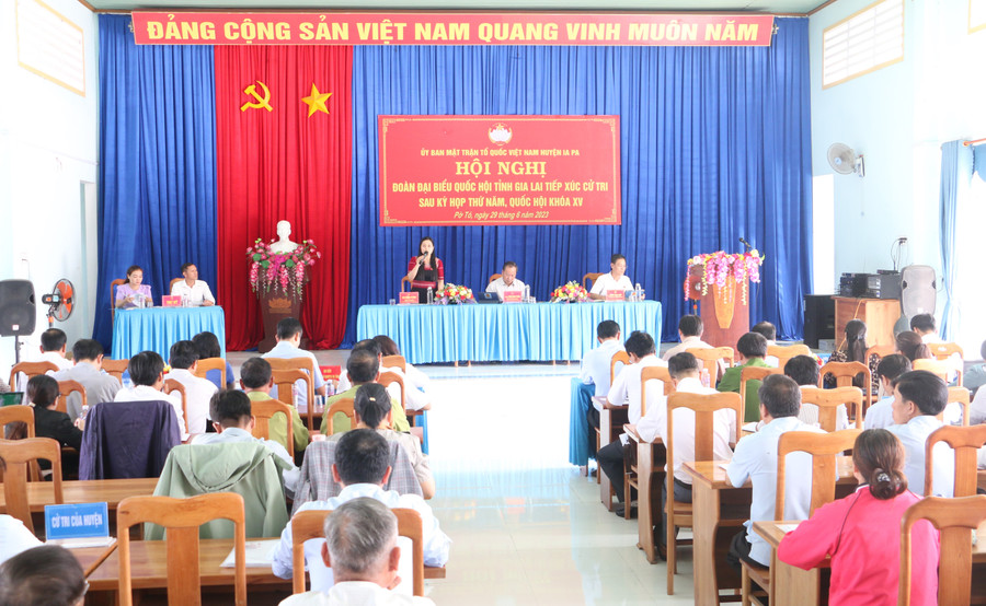 Quang cảnh buổi tiếp xúc cử tri tại xã Pờ Tó, huyện Ia Pa. Ảnh: Quang Tấn