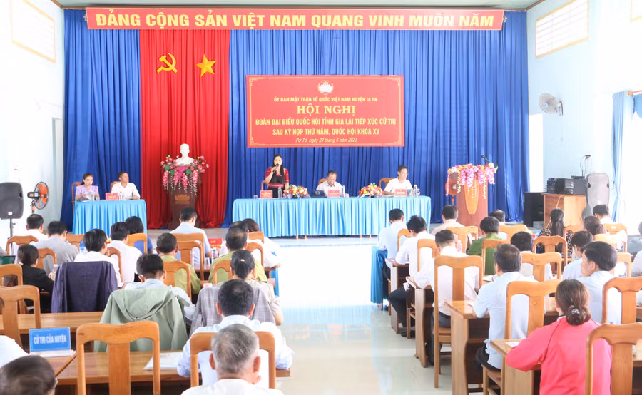 Quang cảnh buổi tiếp xúc cử tri tại xã Pờ Tó, huyện Ia Pa. Ảnh: Quang Tấn