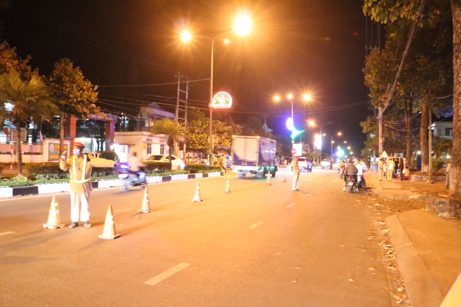 Đội Cảnh sát Giao thông-Trật tự Công an TP. Pleiku thường xuyên tuần tra, kiểm soát, xử lý vi phạm liên quan đến nồng độ cồn. Ảnh: Quang Tấn