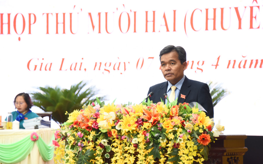 Ủy viên Ban Chấp hành Trung ương Đảng, Bí thư Tỉnh ủy, Chủ tịch HĐND tỉnh Hồ Văn Niên phát biểu khai mạc kỳ họp. Ảnh: Đức Thụy Ủy viên Ban Chấp hành Trung ương Đảng, Bí thư Tỉnh ủy, Chủ tịch HĐND tỉnh Hồ Văn Niên phát biểu khai mạc kỳ họp. Ảnh: Đức Thụy