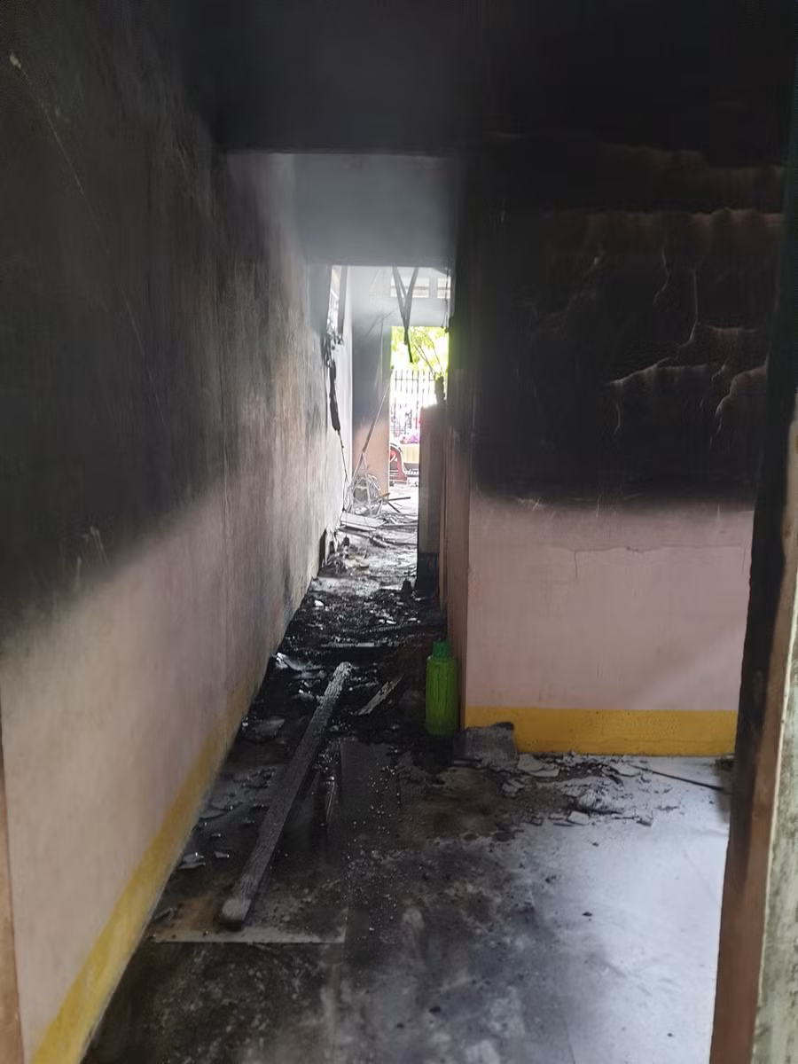 Ngôi nhà bị cháy gần như hoàn toàn. Ảnh: Công an xã cung cấp