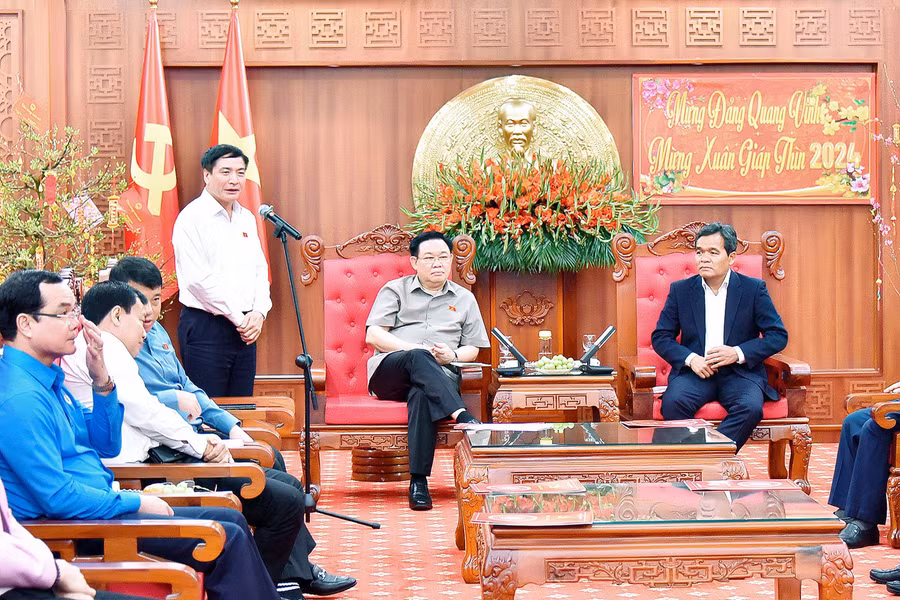 Ủy viên Ban Chấp hành Trung ương Đảng, Tổng thư ký Quốc hội kiêm Chủ nhiệm Văn phòng Quốc hội Bùi Văn Cường tham gia ý kiến tại buổi làm việc. Ảnh: Đức Thụy