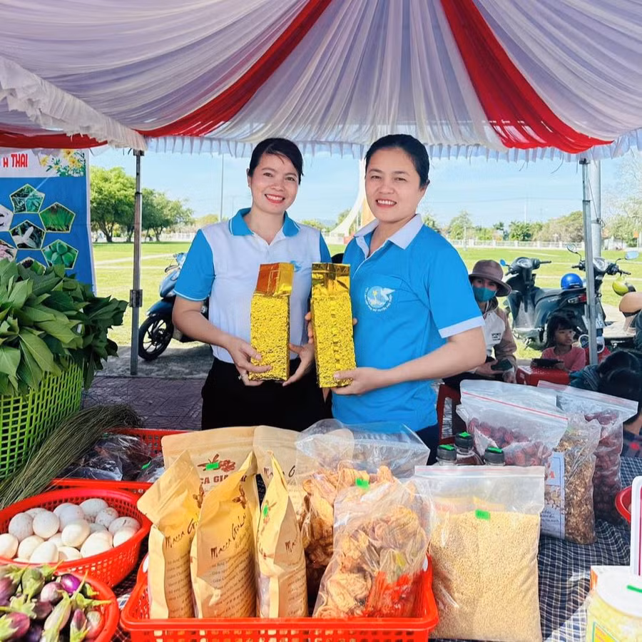 Phiên chợ là cơ hội giới thiệu, quảng bá và tiêu thụ sản phẩm đặc trưng của địa phương. Ảnh: Mai Hoa