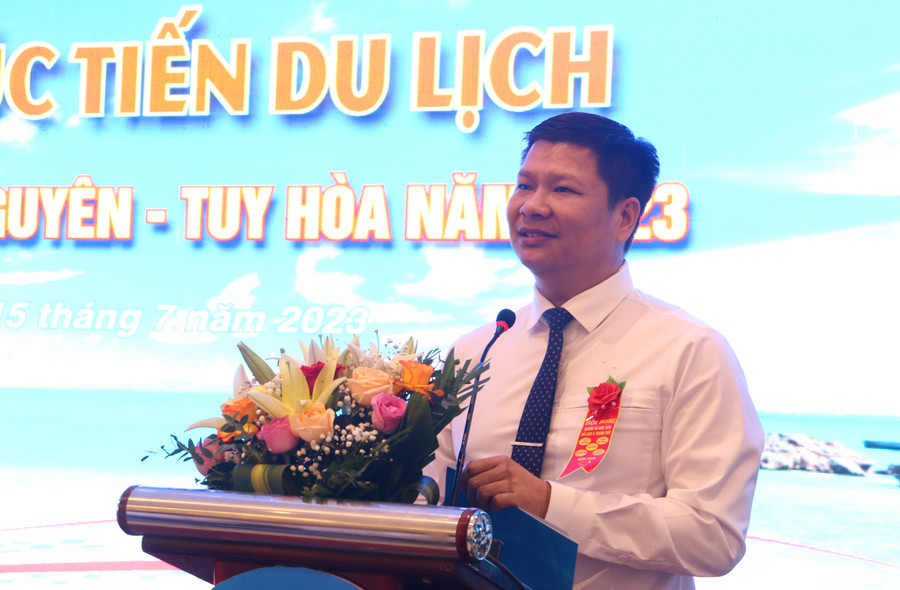 Chủ tịch UBND TP. Tuy Hòa Cao Đình Huy cam kết tạo điều kiện để các doanh nghiệp du lịch hoạt động hiệu quả hơn trong thời gian tới. Ảnh: Quang Tấn Chủ tịch UBND TP. Tuy Hòa Cao Đình Huy cam kết tạo điều kiện để các doanh nghiệp du lịch hoạt động hiệu quả hơn trong thời gian tới. Ảnh: Quang Tấn