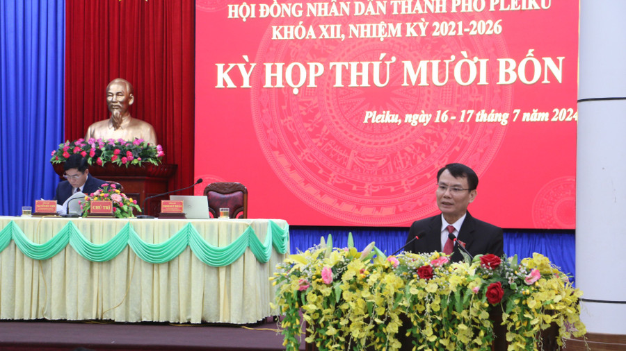 Ông Trịnh Duy Thuân-Ủy viên Ban Thường vụ Tỉnh ủy, Bí thư Thành ủy, Chủ tịch HĐND TP. Pleiku phát biểu khai mạc kỳ họp thứ 14 HĐND thành phố. Ảnh: Quang Tấn Ông Trịnh Duy Thuân-Ủy viên Ban Thường vụ Tỉnh ủy, Bí thư Thành ủy, Chủ tịch HĐND TP. Pleiku phát biểu khai mạc kỳ họp thứ 14 HĐND thành phố. Ảnh: Quang Tấn