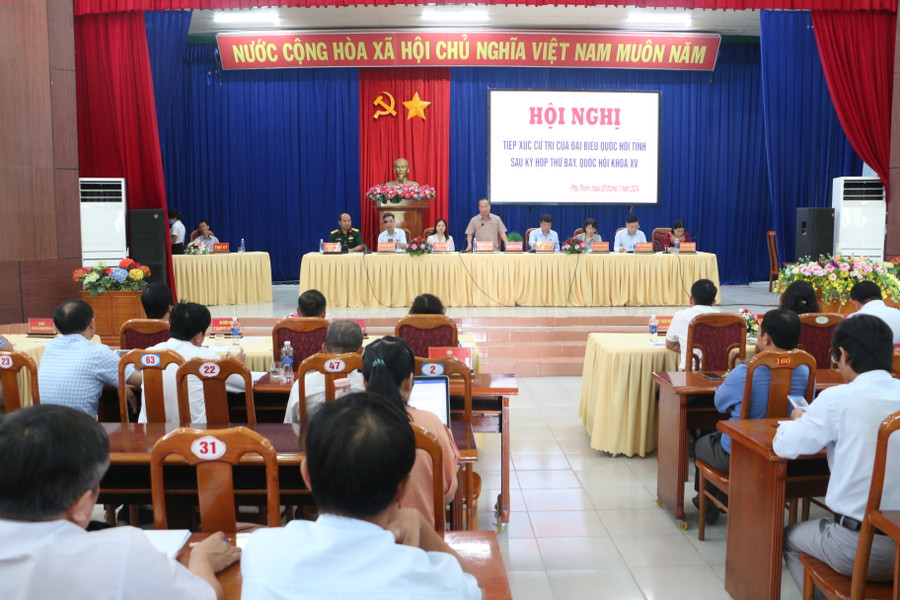 Quang cảnh buổi tiếp xúc cử tri tại huyện Phú Thiện. Ảnh: Quang Tấn