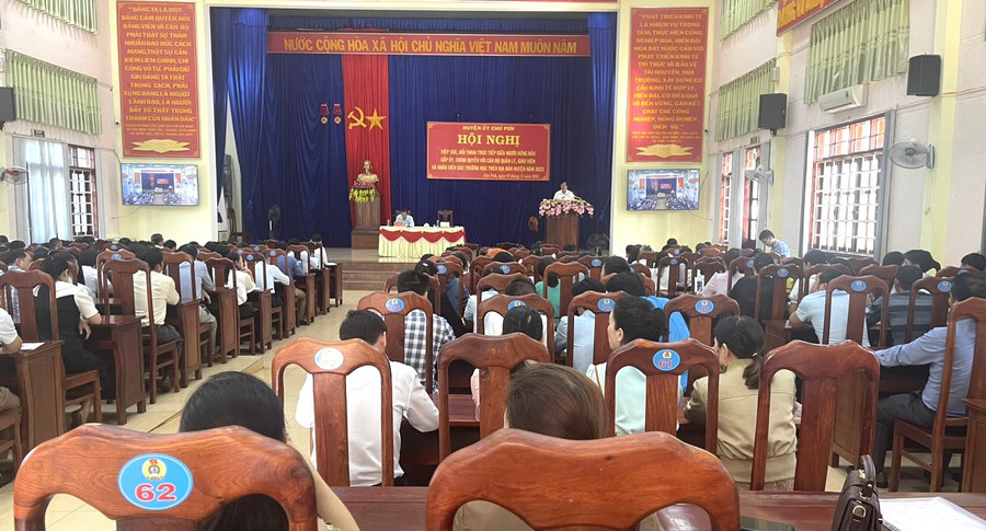Quang cảnh buổi đối thoại. Ảnh: Hà Chi