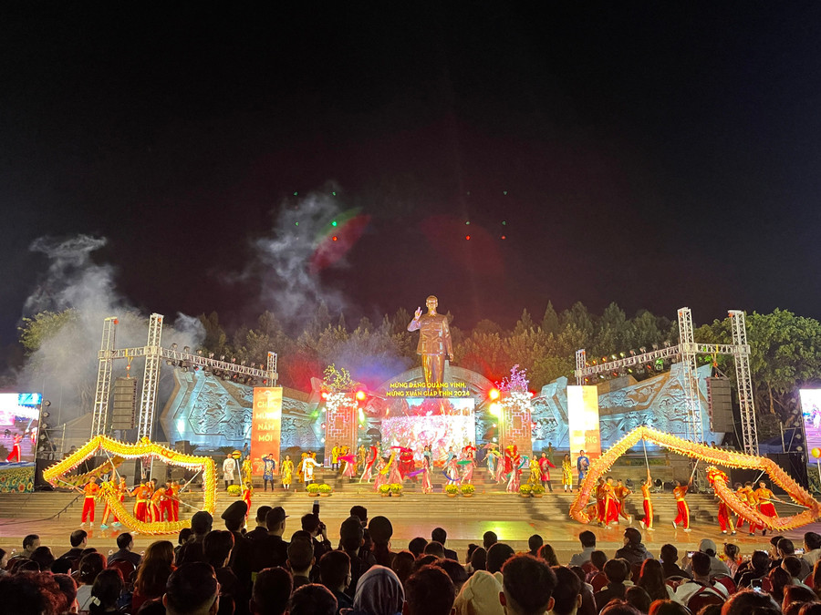 Tường thuật trực tiếp: Lễ hội Giao thừa mừng xuân Giáp Thìn năm 2024 tại TP. Pleiku ảnh 35