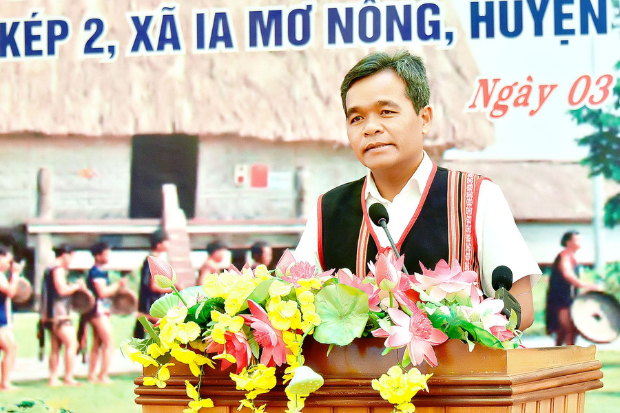 Ủy viên Ban Chấp hành Trung ương Đảng, Bí thư Tỉnh ủy, Chủ tịch HĐND tỉnh Gia Lai Hồ Văn Niên phát biểu chỉ đạo tại ngày hội. Ảnh: Đức Thụy Ủy viên Ban Chấp hành Trung ương Đảng, Bí thư Tỉnh ủy, Chủ tịch HĐND tỉnh Gia Lai Hồ Văn Niên phát biểu chỉ đạo tại ngày hội. Ảnh: Đức Thụy