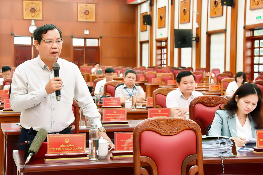 Đại biểu Nguyễn Đình Quang-Viện trưởng Viện Kiểm sát nhân dân tỉnh bày tỏ lo ngại trước tình hình một số loại tội phạm gia tăng trong 6 tháng đầu năm 2023. Ảnh: Đức Thụy Đại biểu Nguyễn Đình Quang-Viện trưởng Viện Kiểm sát nhân dân tỉnh bày tỏ lo ngại trước tình hình một số loại tội phạm gia tăng trong 6 tháng đầu năm 2023. Ảnh: Đức Thụy