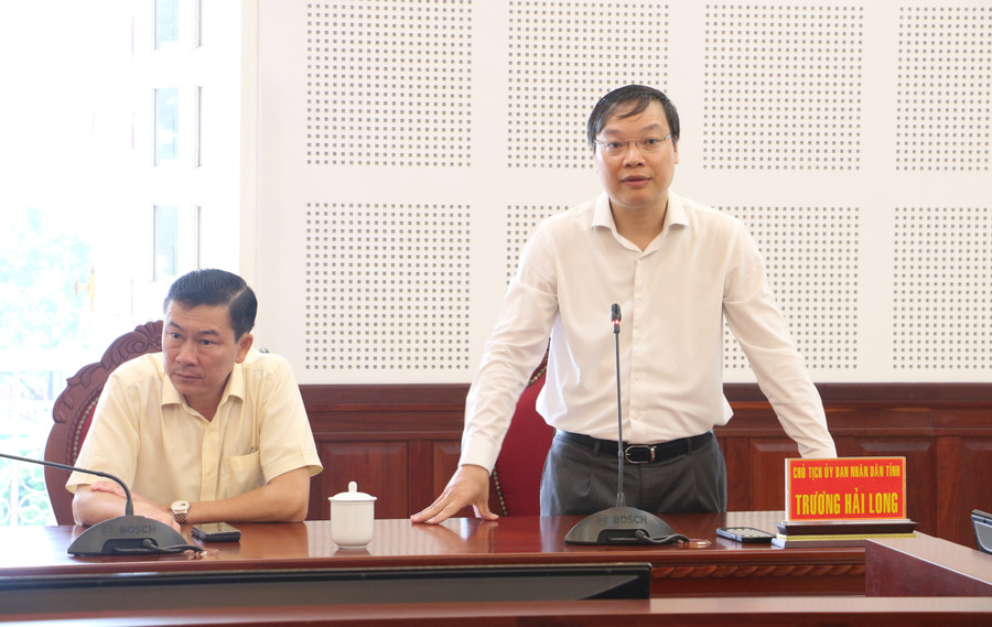 Chủ tịch UBND tỉnh Trương Hải Long phát biểu giao nhiệm vụ tại buổi lễ. Ảnh: Quang Tấn