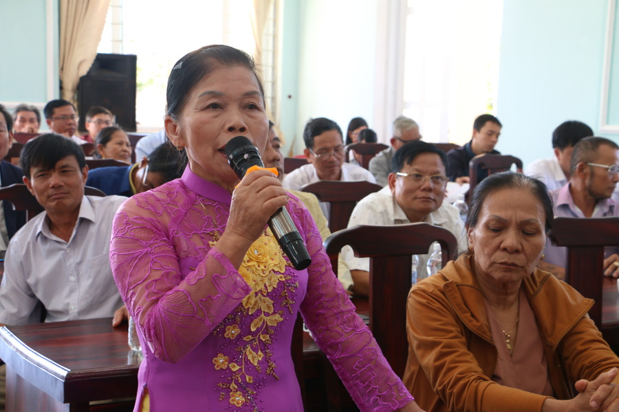 Cử tri huyện Đức Cơ có nhiều ý kiến liên quan đến đời sống dân sinh, đất đai. Ảnh: Quang Tấn Cử tri huyện Đức Cơ có nhiều ý kiến liên quan đến đời sống dân sinh, đất đai. Ảnh: Quang Tấn