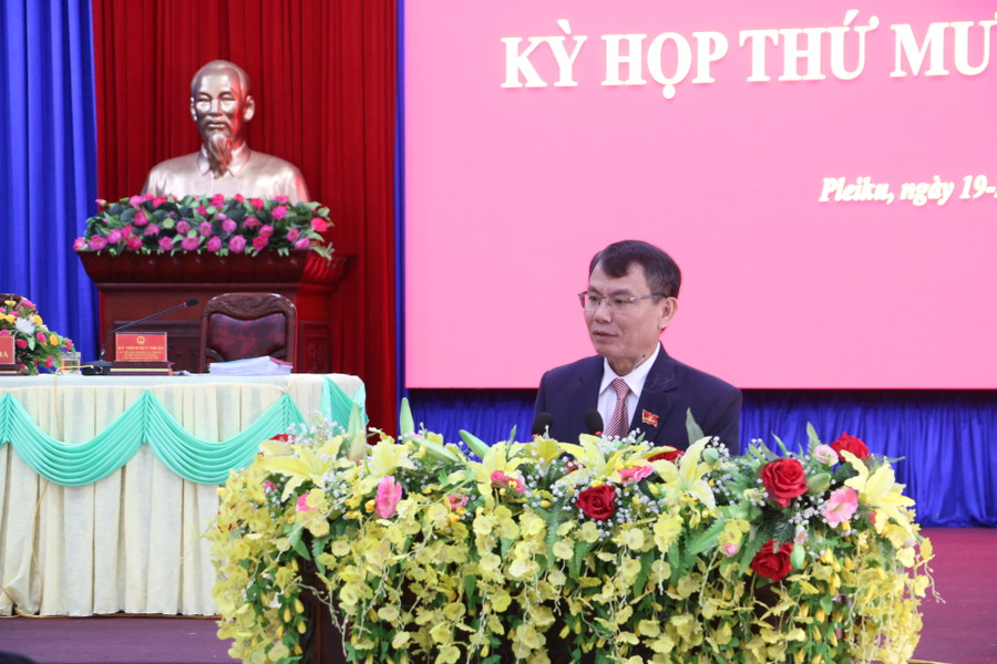 Ủy viên Ban Thường vụ Tỉnh ủy, Bí thư Thành ủy, Chủ tịch HĐND TP. Pleiku Trịnh Duy Thuân phát biểu tại buổi lấy phiếu tín nhiệm. Ảnh: Quang Tấn Ủy viên Ban Thường vụ Tỉnh ủy, Bí thư Thành ủy, Chủ tịch HĐND TP. Pleiku Trịnh Duy Thuân phát biểu tại buổi lấy phiếu tín nhiệm. Ảnh: Quang Tấn