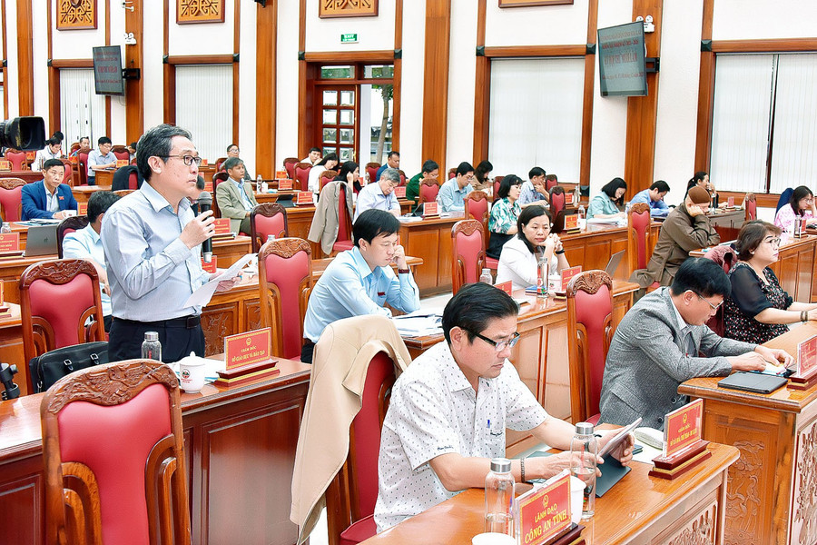 Ông Lê Duy Định-Giám đốc Sở Giáo dục và Đào tạo nêu giải pháp nâng cao chất lượng giáo dục tiếng DTTS. Ảnh: Đức Thụy Ông Lê Duy Định-Giám đốc Sở Giáo dục và Đào tạo nêu giải pháp nâng cao chất lượng giáo dục tiếng DTTS. Ảnh: Đức Thụy