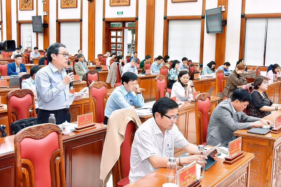 Ông Lê Duy Định-Giám đốc Sở Giáo dục và Đào tạo nêu giải pháp nâng cao chất lượng giáo dục tiếng DTTS. Ảnh: Đức Thụy