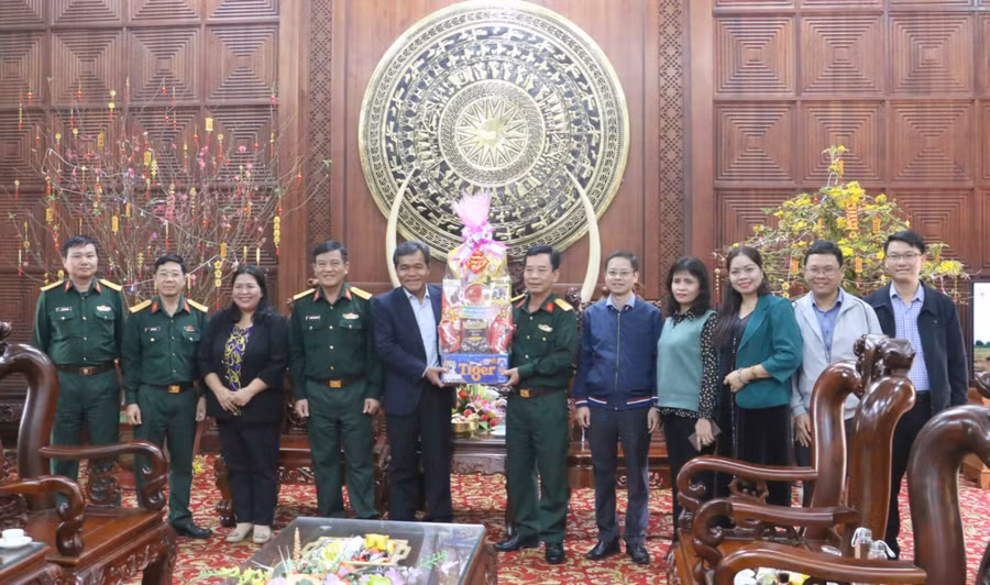 Đoàn đã đến thăm, chúc Tết Quân đoàn 3. Ảnh: Quang Tấn