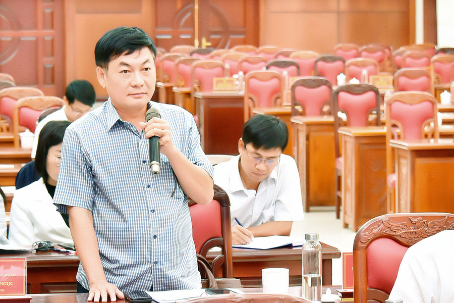 Đại biểu Huỳnh Kiên-Tổng Biên tập Báo Gia Lai cho rằng, cần tháo gỡ các &quot;điểm nghẽn&quot; để khơi thông phát triển kinh tế-xã hội. Ảnh: Đức Thụy