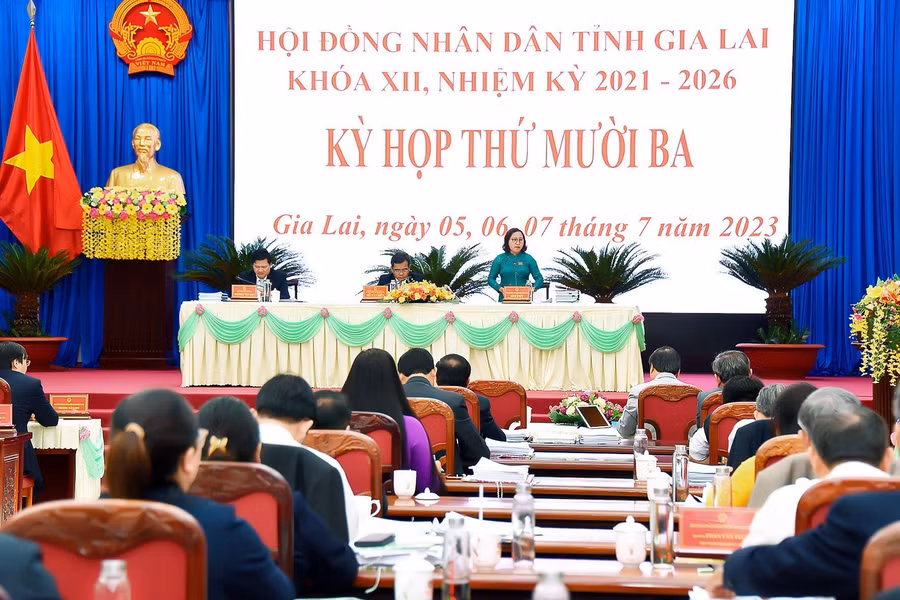 Quang cảnh kỳ họp thứ 13 HĐND tỉnh khóa XII. Ảnh: Đức Thụy