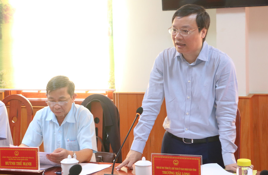 Chủ tịch UBND tỉnh Trương Hải Long cho biết sẽ chỉ đạo các sở, ngành nhanh chóng gửi hồ sơ, nội dung các tờ trình cho Thường trực HĐND tỉnh. Ảnh: Quang Tấn Chủ tịch UBND tỉnh Trương Hải Long cho biết sẽ chỉ đạo các sở, ngành nhanh chóng gửi hồ sơ, nội dung các tờ trình cho Thường trực HĐND tỉnh. Ảnh: Quang Tấn