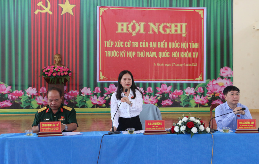 Phó trưởng đoàn chuyên trách Đoàn đại biểu Quốc hội tỉnh Siu Hương phát biểu kết luận tại buổi tiếp xúc cử tri ở xã Ia Kênh, TP. Pleiku. Ảnh: Quang Tấn Phó trưởng đoàn chuyên trách Đoàn đại biểu Quốc hội tỉnh Siu Hương phát biểu kết luận tại buổi tiếp xúc cử tri ở xã Ia Kênh, TP. Pleiku. Ảnh: Quang Tấn