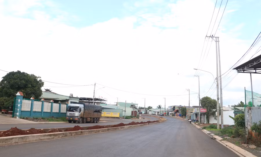 Đường Nguyễn Chí Thanh sau khi hoàn thành nâng cấp, mở rộng sẽ là tuyến giao thông huyết mạch, kết nối hành lang kinh tế Đông Nam của TP. Pleiku. Ảnh: Quang Tấn