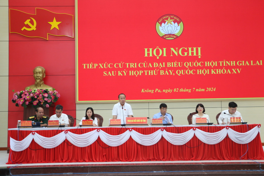 Phó Bí thư Thường trực Tỉnh ủy, Trưởng đoàn đại biểu Quốc hội tỉnh Châu Ngọc Tuấn điều hành phần trả lời các ý kiến, kiến nghị của cử tri huyện Krông Pa. Ảnh: Quang Tấn Phó Bí thư Thường trực Tỉnh ủy, Trưởng đoàn đại biểu Quốc hội tỉnh Châu Ngọc Tuấn điều hành phần trả lời các ý kiến, kiến nghị của cử tri huyện Krông Pa. Ảnh: Quang Tấn