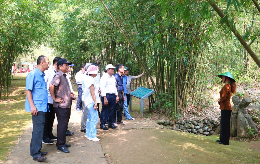 Đoàn cán bộ của tỉnh Gia Lai đã đến thăm Di tích lịch sử Địa đạo Vịnh Mốc và Hệ thống làng hầm Vĩnh Linh.