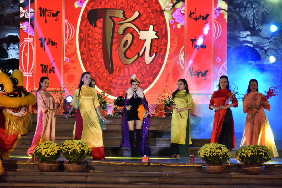 Tiết mục “Chúc tết mọi nhà”