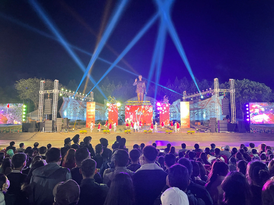 Tường thuật trực tiếp: Lễ hội Giao thừa mừng xuân Giáp Thìn năm 2024 tại TP. Pleiku ảnh 30