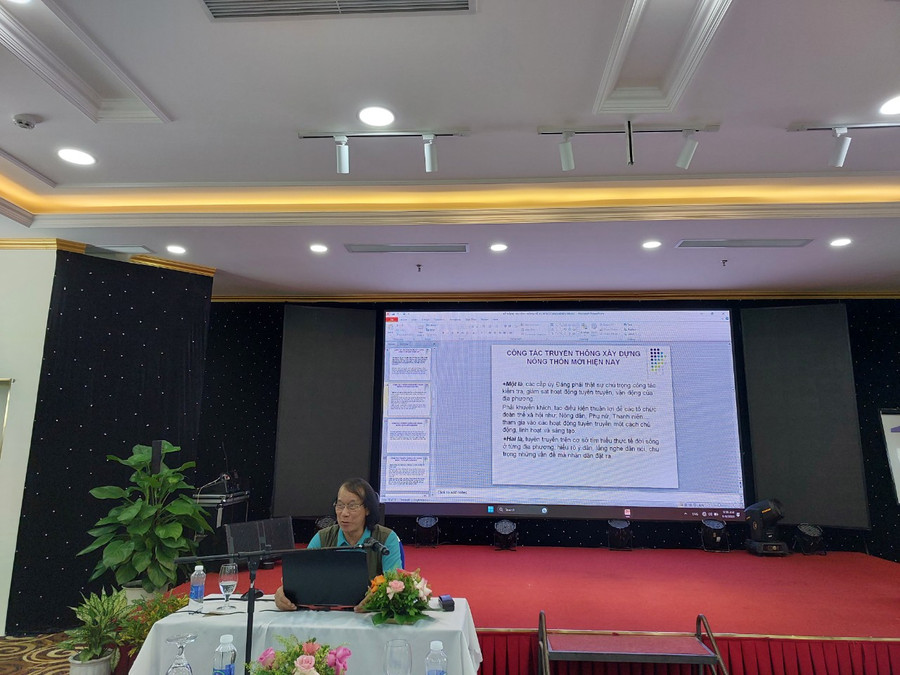 PGS.TS Nguyễn Đức Dũng trao đổi những vấn đề đặt ra trong xây dựng nông thôn mới hiện nay. Ảnh: Nguyễn Diệp PGS.TS Nguyễn Đức Dũng trao đổi những vấn đề đặt ra trong xây dựng nông thôn mới hiện nay. Ảnh: Nguyễn Diệp