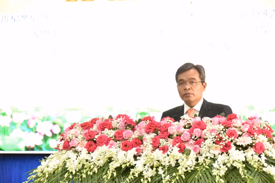 Ủy viên Ban Chấp hành Trung ương Đảng, Bí thư Tỉnh ủy, Chủ tịch HĐND tỉnh Hồ Văn Niên phát biểu chỉ đạo tại buổi lễ. Ảnh: ĐT