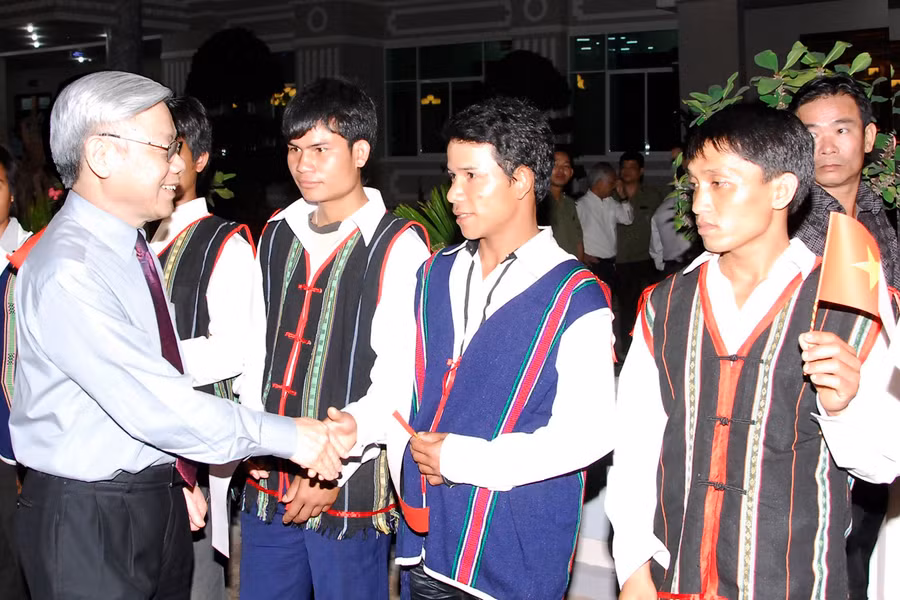 Dù ở cương vị nào, Tổng Bí thư Nguyễn Phú Trọng cũng dành tình cảm đặc biệt đối với đồng bào các dân tộc Tây Nguyên, trong đó có Gia Lai. Ảnh: Đức Thụy