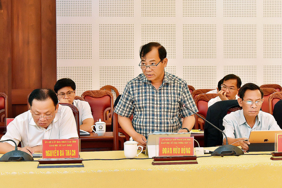 Giám đốc Sở Giao thông-Vận tải Đoàn Hữu Dũng nêu giải pháp đảm bảo an toàn giao thông trong dịp Tết. Ảnh: Đức Thụy Giám đốc Sở Giao thông-Vận tải Đoàn Hữu Dũng nêu giải pháp đảm bảo an toàn giao thông trong dịp Tết. Ảnh: Đức Thụy