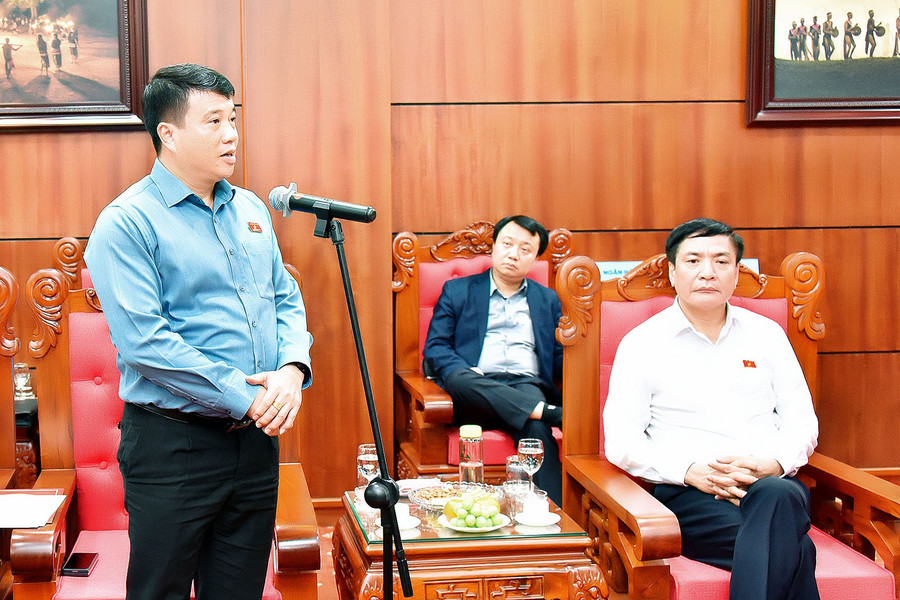 Đồng chí Y Thanh Hà Niê Kđăm-Ủy viên Ban Chấp hành Trung ương Đảng, Ủy viên Ủy ban Thường vụ Quốc hội, Chủ tịch Hội đồng Dân tộc của Quốc hội phát biểu ý kiến. Ảnh Đức Thụy