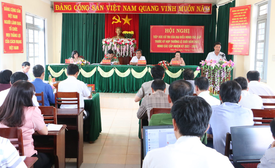 Quang cảnh buổi tiếp xúc cử tri tại xã Diên Phú. Ảnh: Quang Tấn Quang cảnh buổi tiếp xúc cử tri tại xã Diên Phú. Ảnh: Quang Tấn