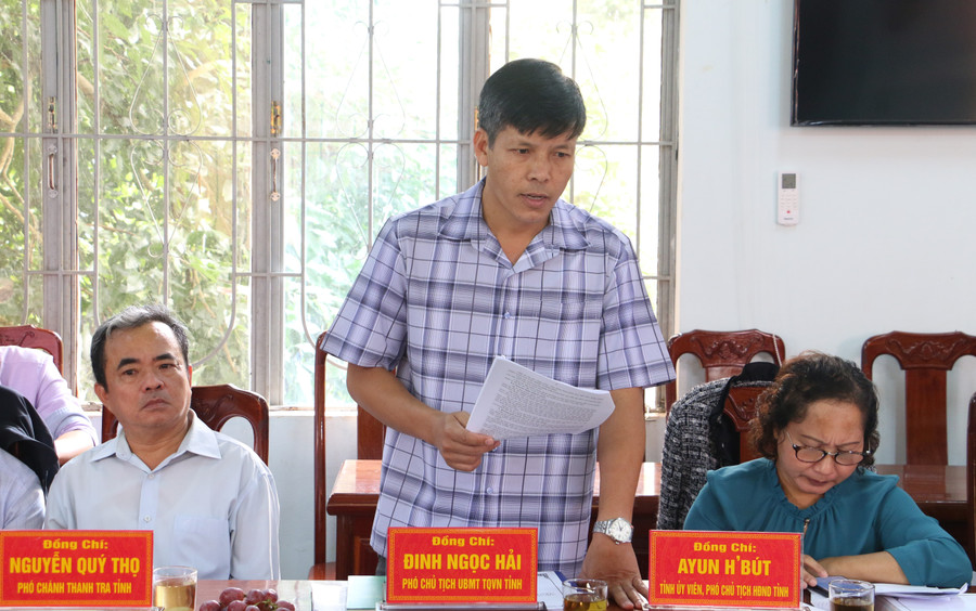 Ông Đinh Ngọc Hải-Phó Chủ tịch Ủy ban MTTQ Việt Nam tỉnh nêu ý kiến. Ảnh: Quang Tấn