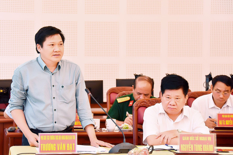 Ủy viên Ban Thường vụ Tỉnh ủy, Phó Chủ tịch Thường trực HĐND tỉnh Trương Văn Đạt đề nghị các bộ, ngành Trung ương quan tâm tháo gỡ những khó khăn, vướng mắc của tỉnh. Ảnh: Đức Thụy