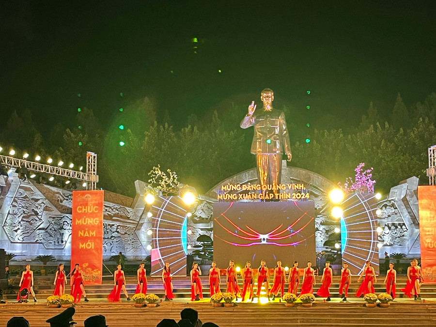 Tiết mục nhảy hiện đại “Gia Lai sắc xuân”