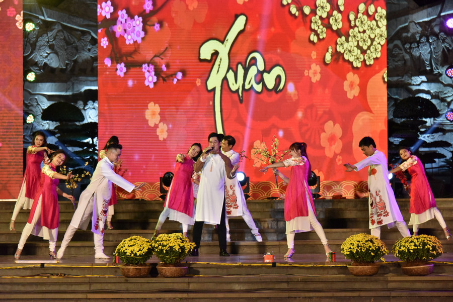 Tiết mục &quot;Mùa cây trổ lá&quot;