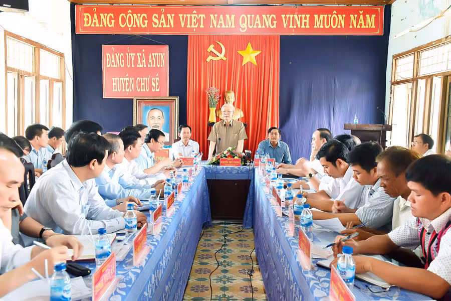 Tổng Bí thư Nguyễn Phú Trọng phát biểu chỉ đạo tại buổi làm việc với hệ thống chính trị xã Ayun. Ảnh: Đức Thụy