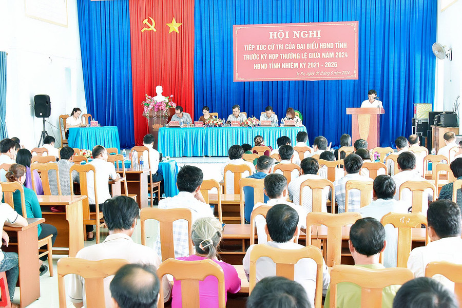 Quang cảnh buổi tiếp xúc cử tri huyện Ia Pa. Ảnh: Đức Thụy Quang cảnh buổi tiếp xúc cử tri huyện Ia Pa. Ảnh: Đức Thụy