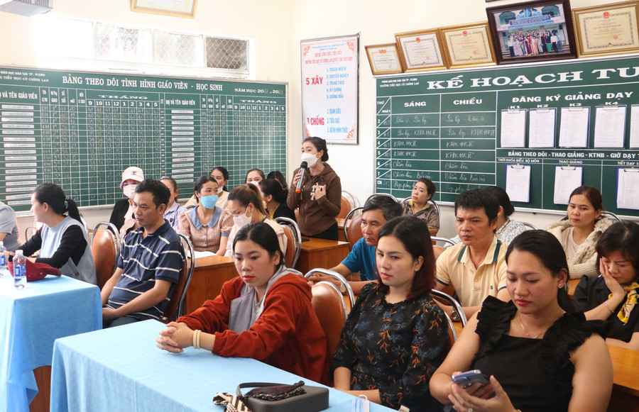 Rất nhiều ý kiến không đồng tình với cách giảng dạy, đánh giá xếp loại học sinh hay đạo đức nghề giáo của cô Trân. Ảnh: Quang Tấn Rất nhiều ý kiến không đồng tình với cách giảng dạy, đánh giá xếp loại học sinh hay đạo đức nghề giáo của cô Trân. Ảnh: Quang Tấn