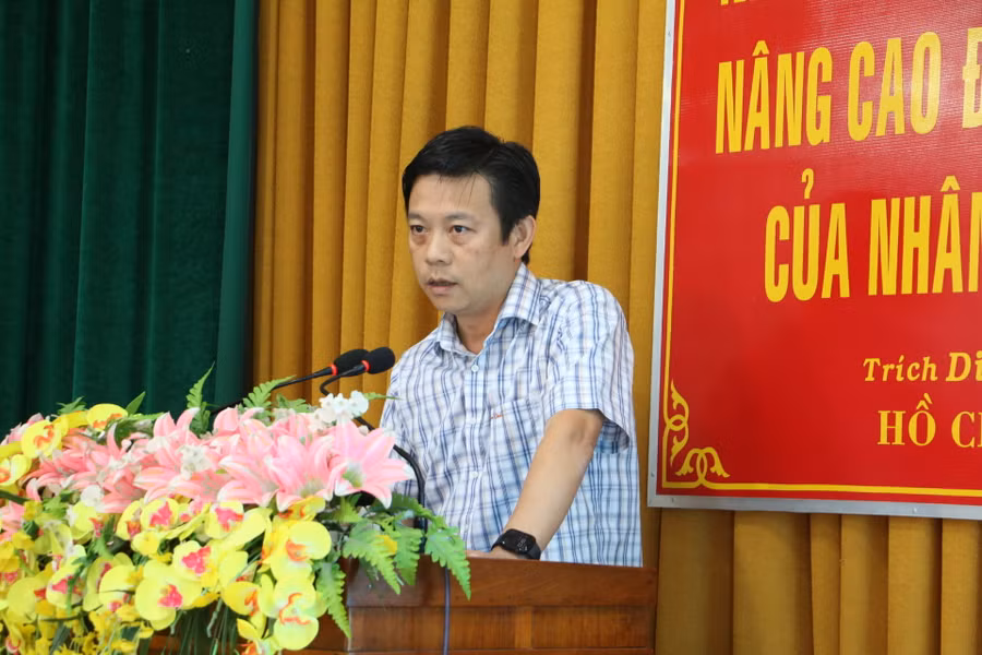 Chủ tịch UBND TP. Pleiku Đỗ Việt Hưng trả lời các ý kiến, kiến nghị của cử tri thuộc thẩm quyền. Ảnh: Quang Tấn