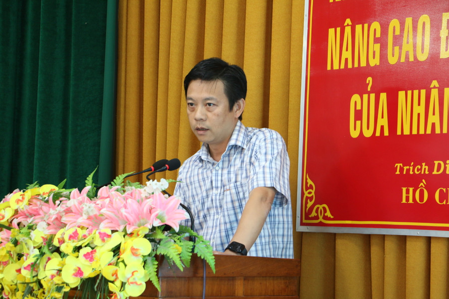 Chủ tịch UBND TP. Pleiku Đỗ Việt Hưng trả lời các ý kiến, kiến nghị của cử tri thuộc thẩm quyền. Ảnh: Quang Tấn Chủ tịch UBND TP. Pleiku Đỗ Việt Hưng trả lời các ý kiến, kiến nghị của cử tri thuộc thẩm quyền. Ảnh: Quang Tấn