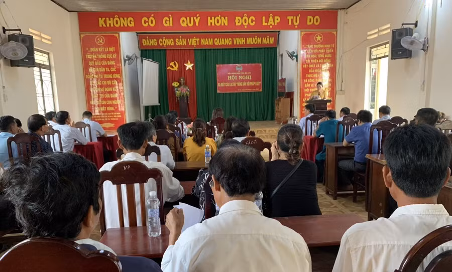 Quang cảnh buổi ra mắt Câu lạc bộ Nông dân với pháp luật tại xã Ia Le. Ảnh: Hà Chi