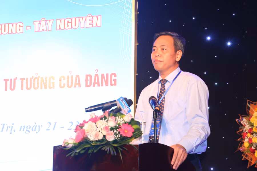 Phó Bí thư Thường trực Tỉnh ủy Quảng Trị Nguyễn Đăng Quang phát biểu chào mừng hội thảo. Ảnh: Quang Tấn