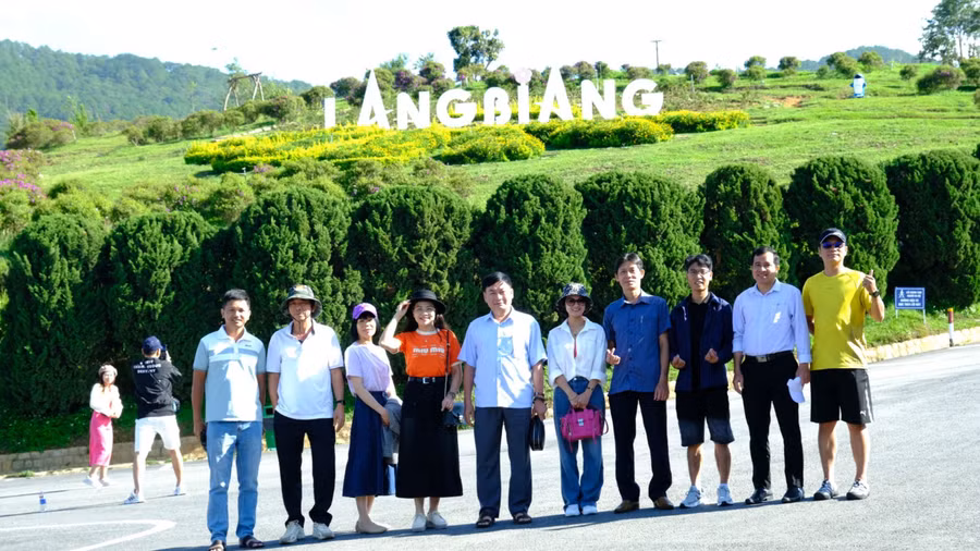 Thời gian chinh phục đỉnh Langbiang đẹp nhất từ tháng 1-7 hàng năm. Ảnh: Hoàng Sa