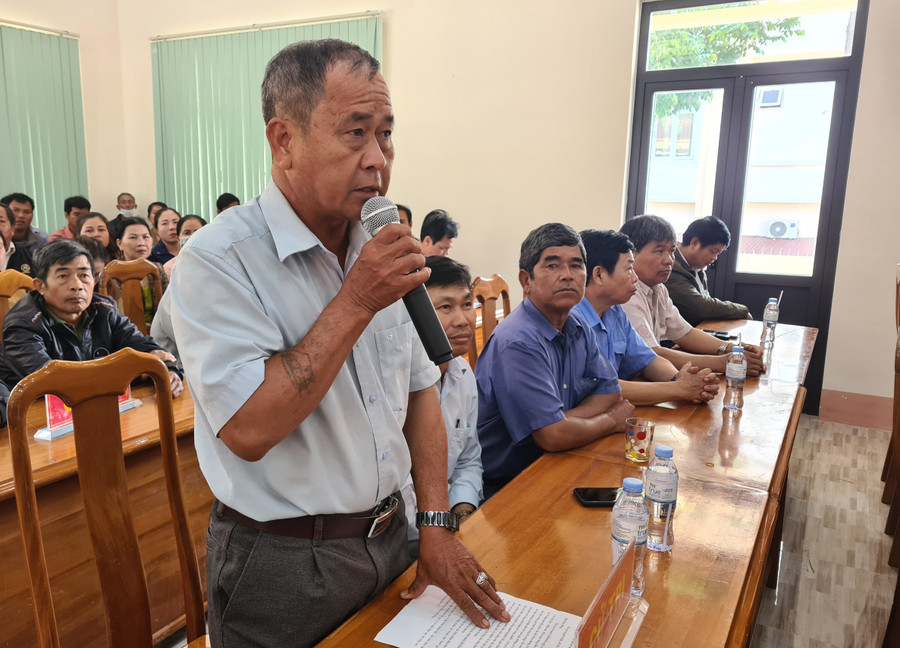 Cử tri Nguyễn Văn Thả nêu kiến nghị tại buổi tiếp xúc cử tri. Ảnh: Ngọc Sang Cử tri Nguyễn Văn Thả nêu kiến nghị tại buổi tiếp xúc cử tri. Ảnh: Ngọc Sang