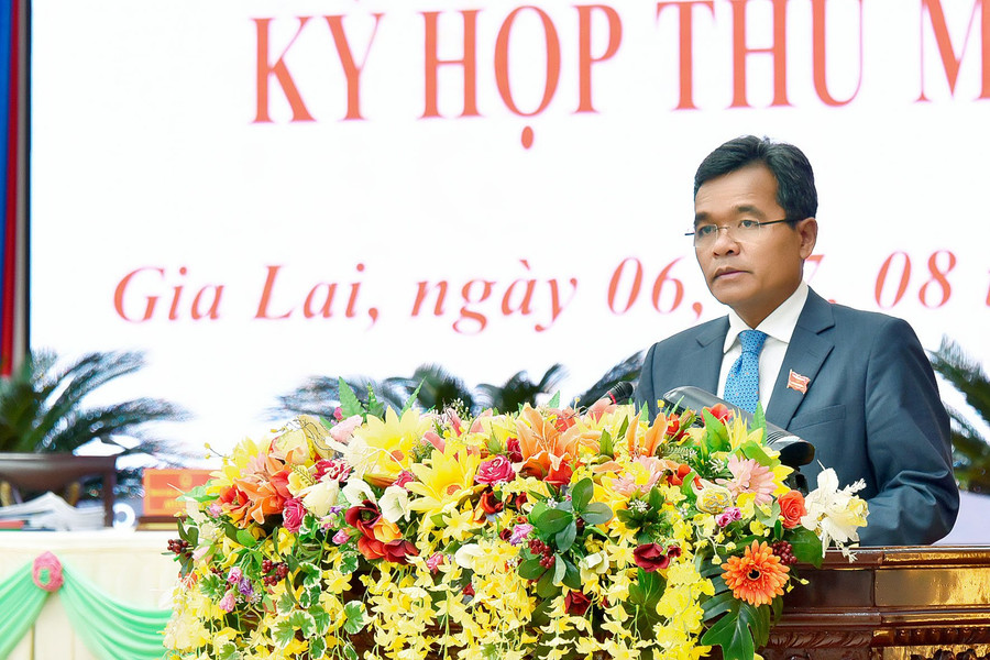 Ủy viên Ban Chấp hành Trung ương Đảng, Bí thư Tỉnh ủy, Chủ tịch HĐND tỉnh Hồ Văn Niên phát biểu bế mạc kỳ họp. Ảnh: Đức Thụy